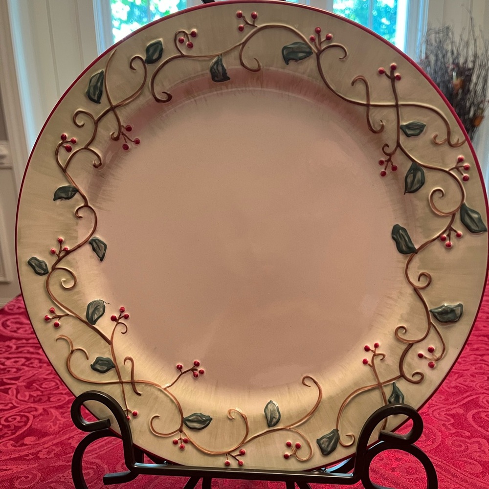 Pfaltzgraff Pepperberry dinner plate